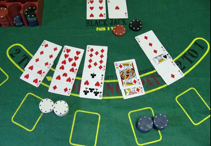 What does a 2:1 payout signify in the game of Blackjack?